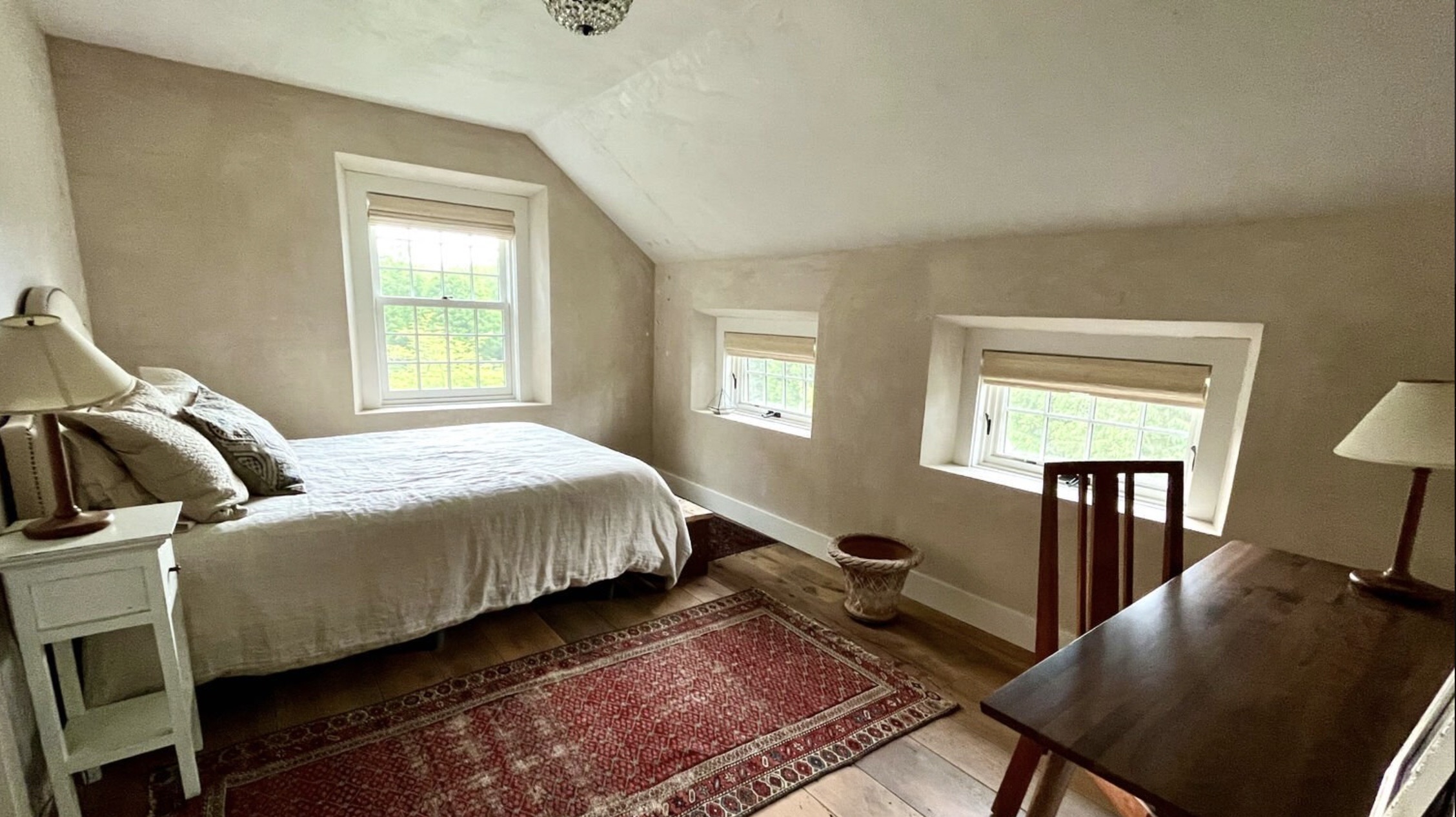 Guest bedroom